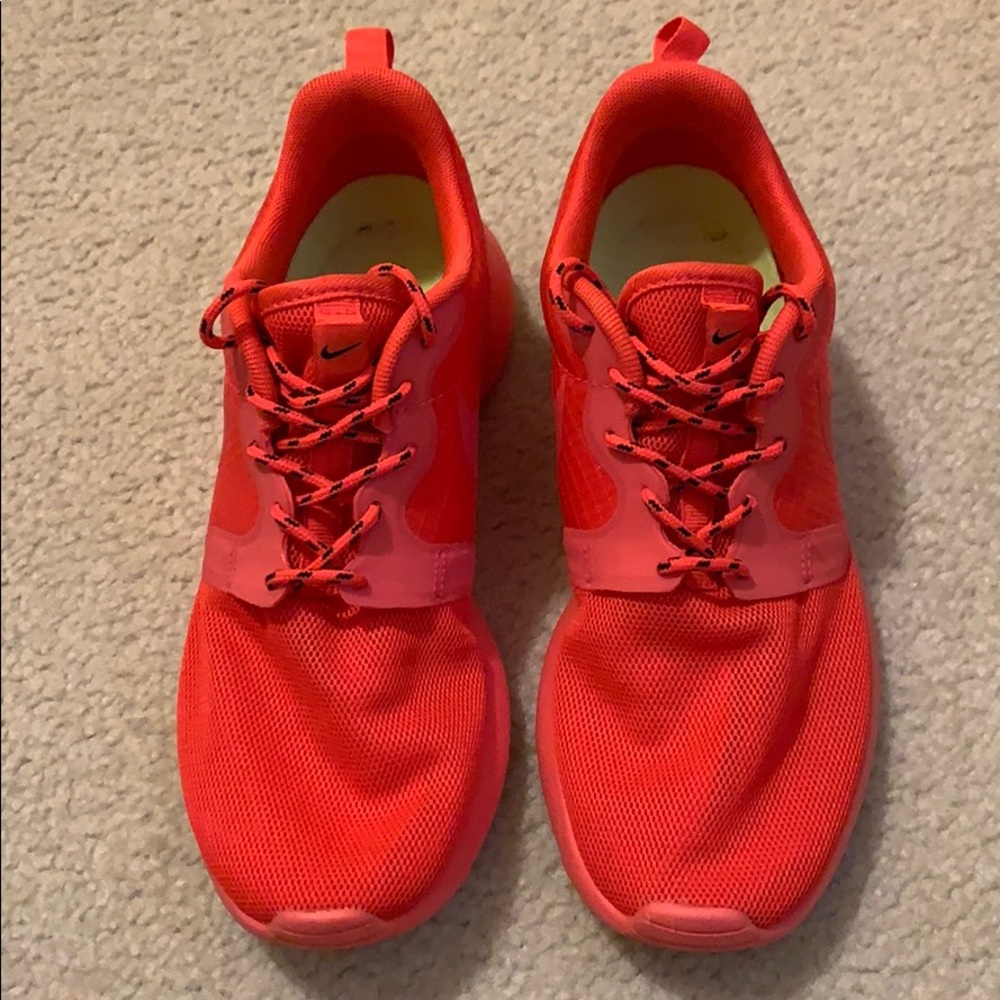 Nike Women’s Roshe Run Hype